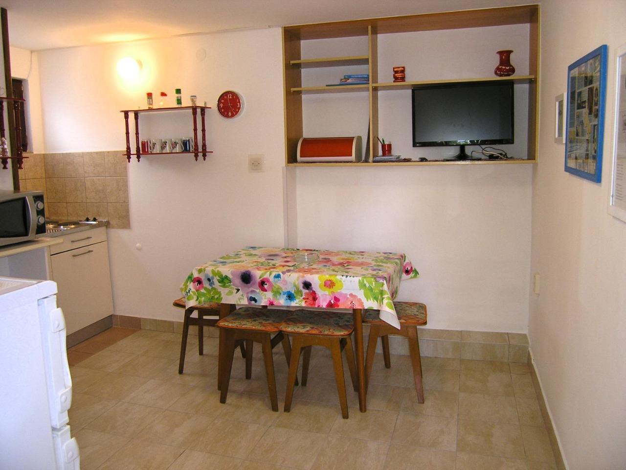 Apartments Natasa 크르크 외부 사진
